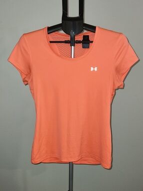 Under Armour Women’s Coral-Orange Short Sleeve Athletic Tee. Medium.